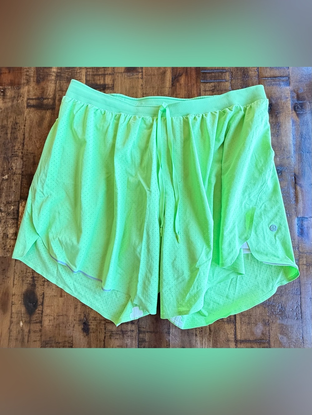 Lululemon Lime Green Knit Running Shorts Women’s Medium (Measured)